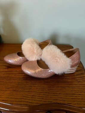 Vince Camuto Girls' Rose Gold Glitter Mary Janes with Faux Fur Strap